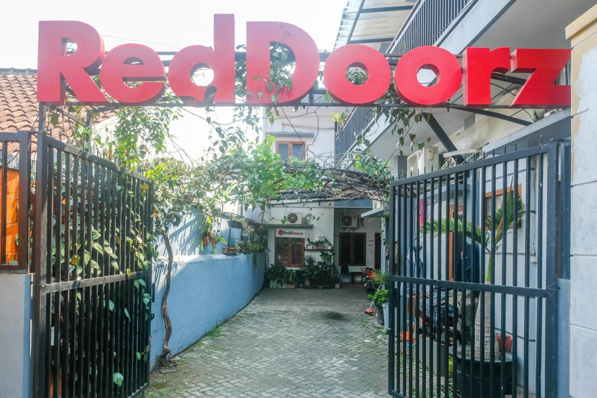 Reddoorz @ Jalan Kedawung Malang