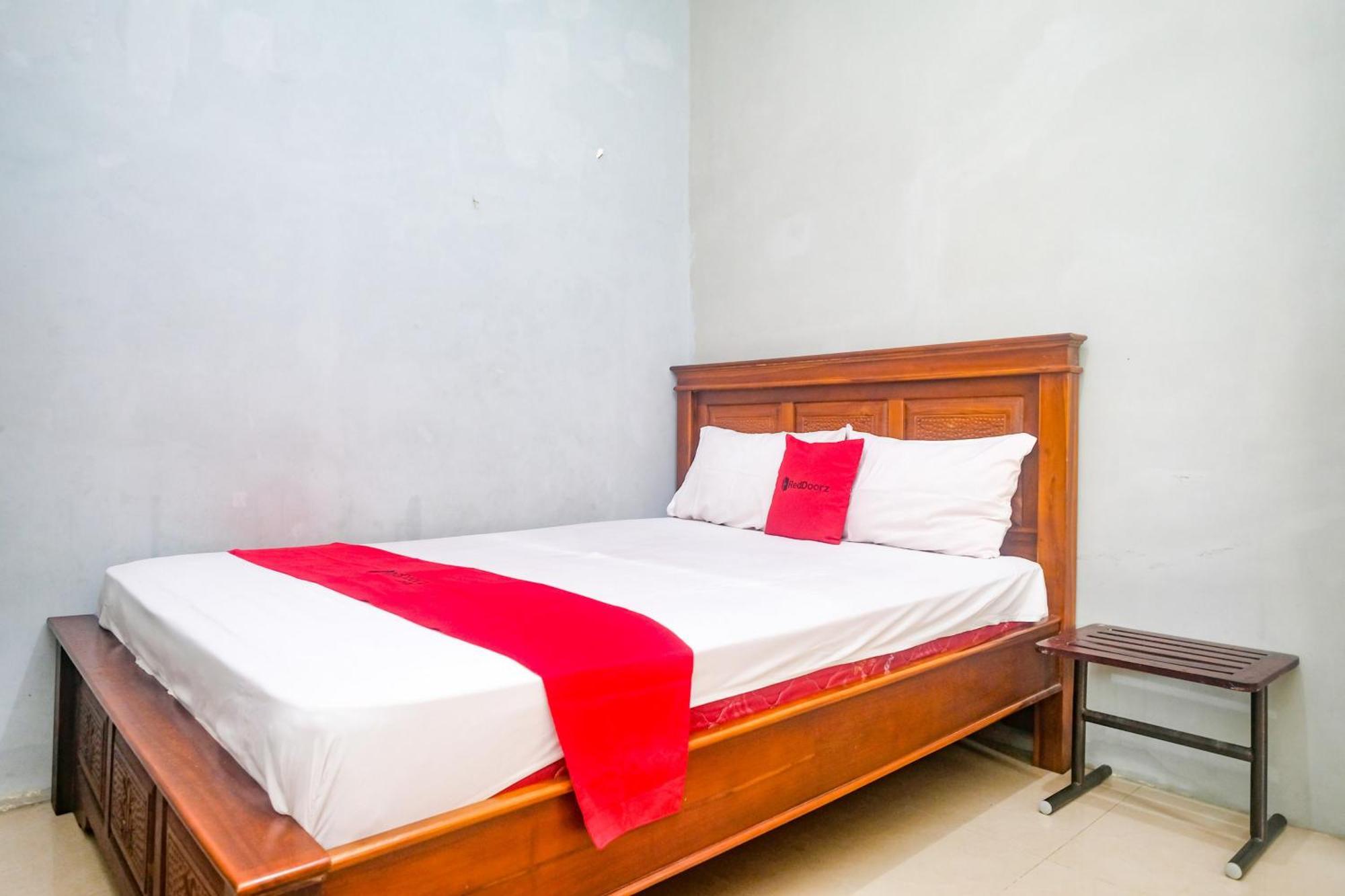 Reddoorz @ Jalan Kedawung Wisma tamu Malang