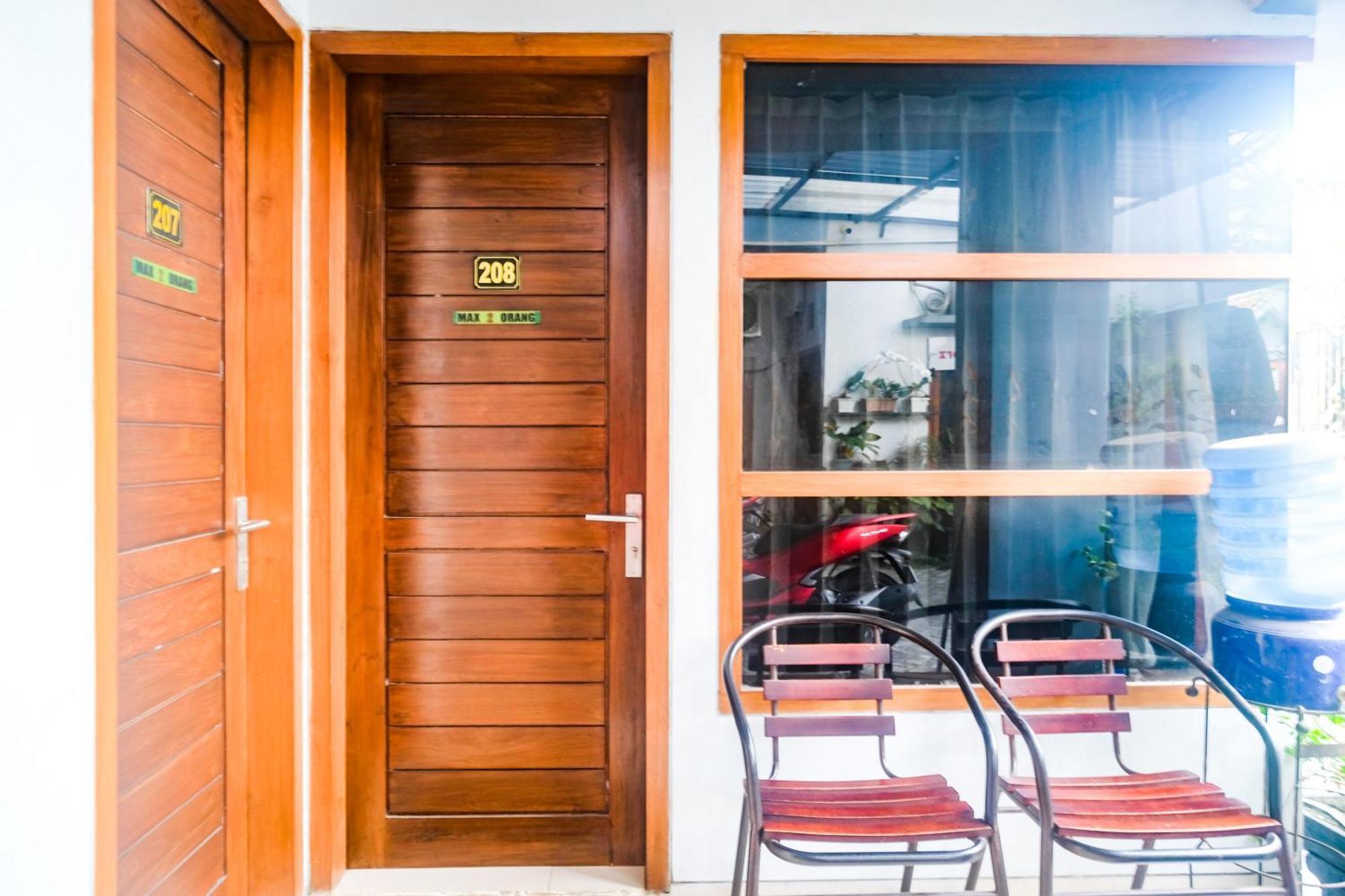 Reddoorz @ Jalan Kedawung Wisma tamu 2*