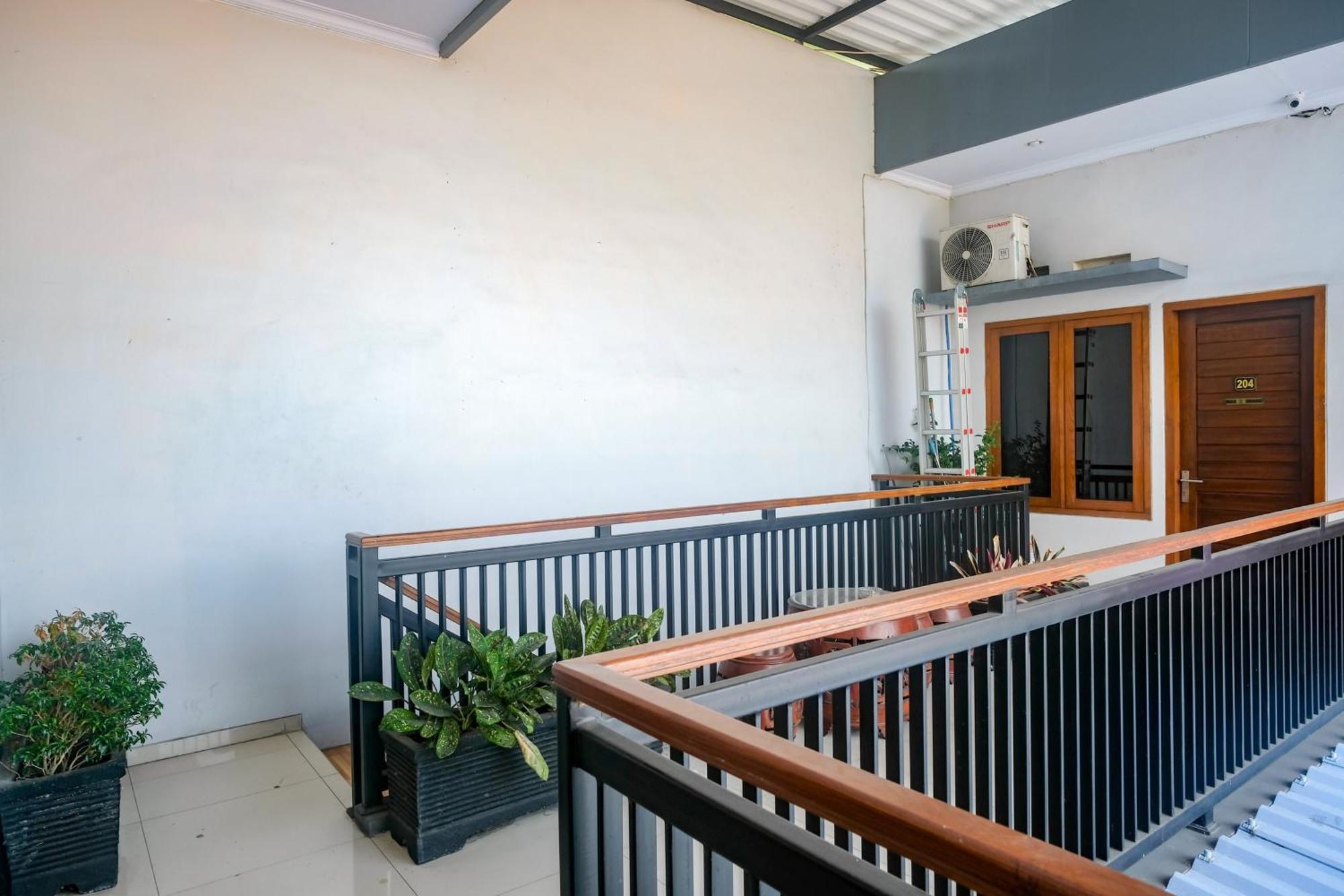 Reddoorz @ Jalan Kedawung Wisma tamu Malang